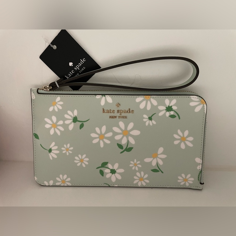 TODAY’s show after 15 sales NWT Kate Spade Wristlet Share Show Giveaway